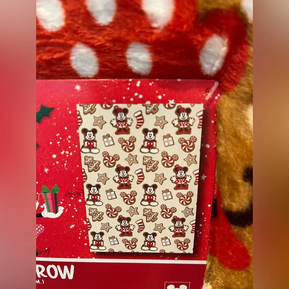 Viral Disney Mickey Minnie Cream and Red Christmas Throw Blanket